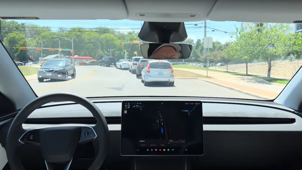 Tesla lansează mai devreme Modelul Y complet autonom